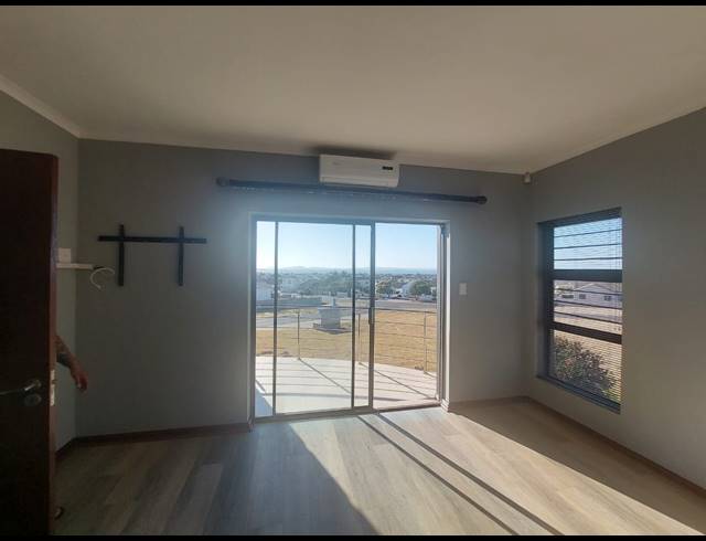 4 BEDROOM HOUSE FOR SALE IN COUNTRY CLUB